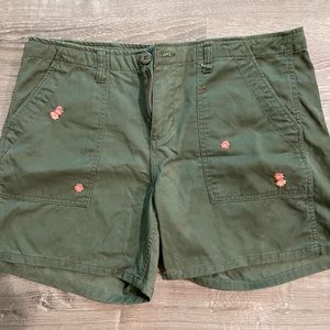 Anthropologie - Sanctuary khaki green floral embroidered shorts - size 31